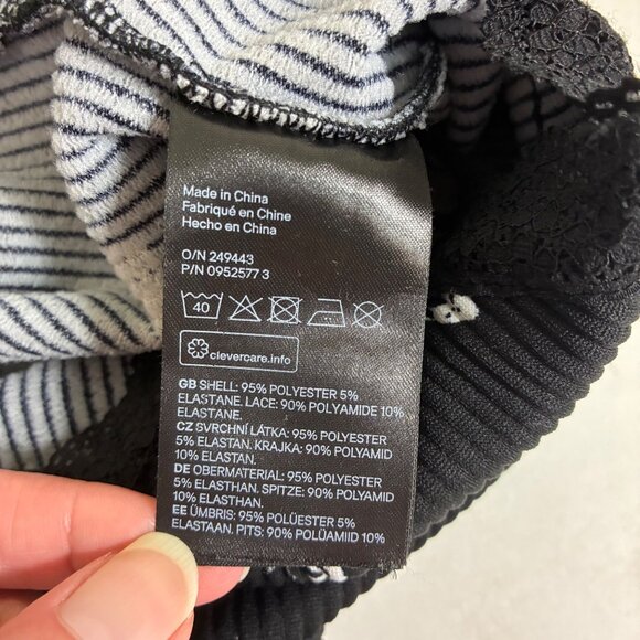 Divided Y2K Style Babydoll Butterfly Print Crop Size Small - Picture 8 of 8